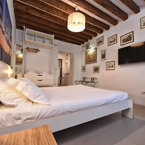 Lively Castello Comfort Private Bath & Privacy Venetië